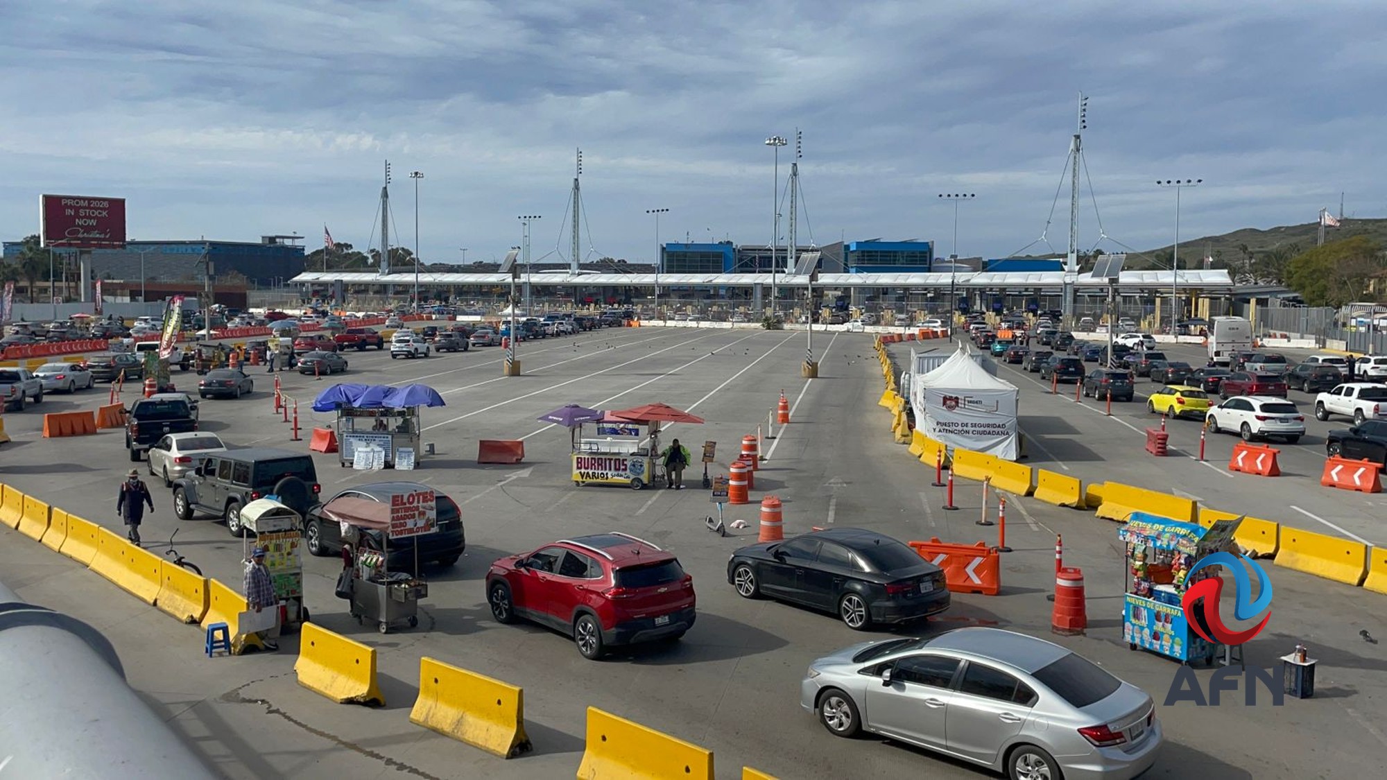 Regresan visitantes a EEUU tras pasar el fin de semana en la región