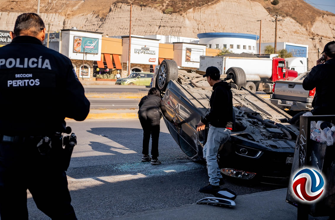 Joven conductora volcó su vehículo en el crucero inteligente