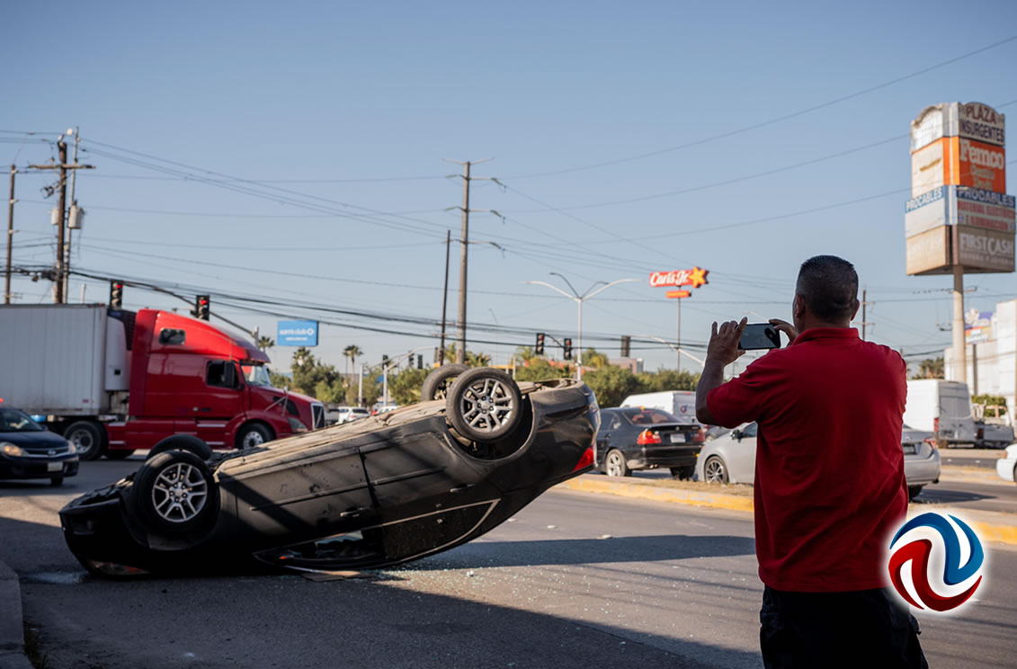 Joven conductora volcó su vehículo en el crucero inteligente