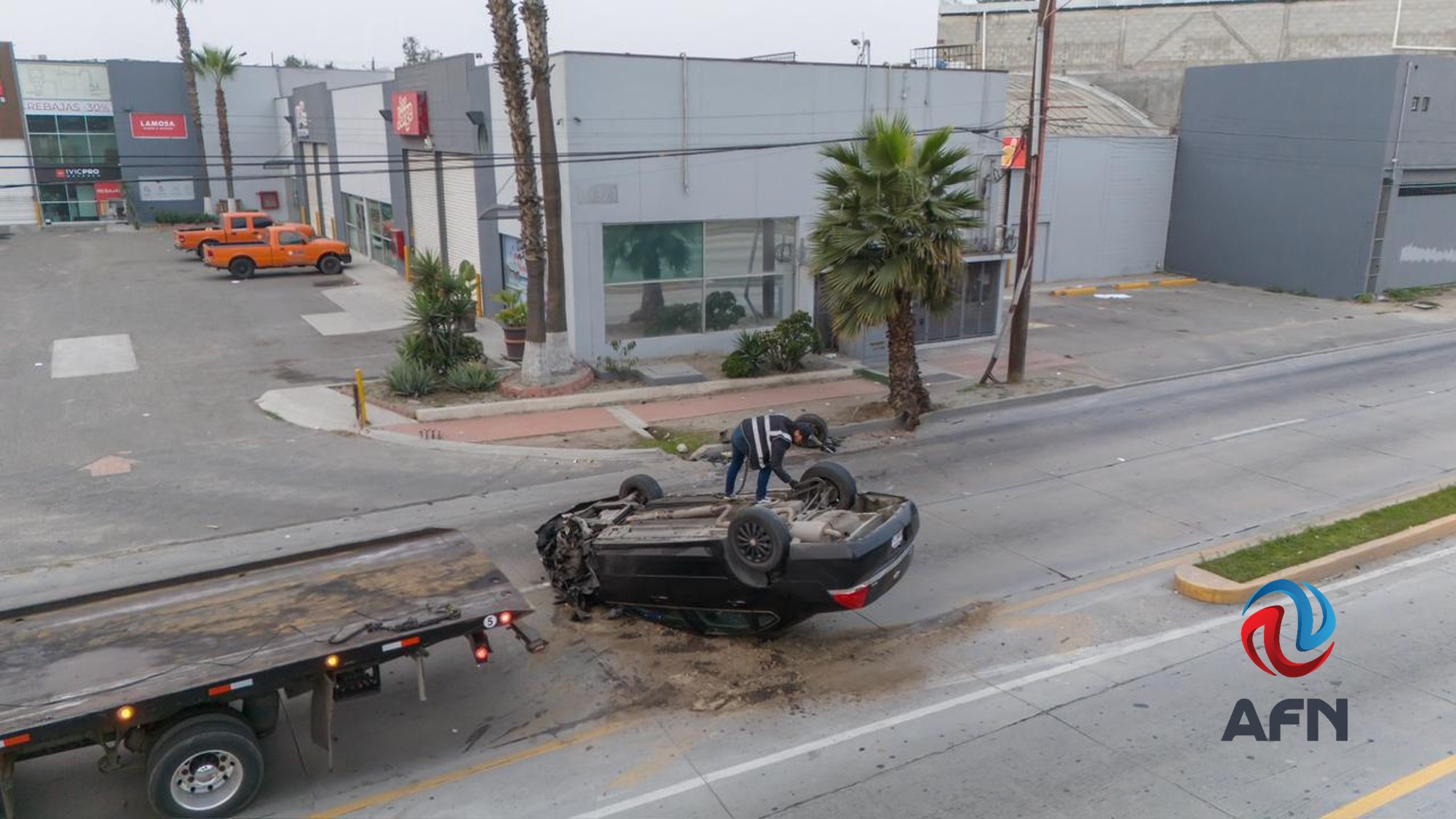 Conductor volcó su vehículo en la vía rápida y se marchó