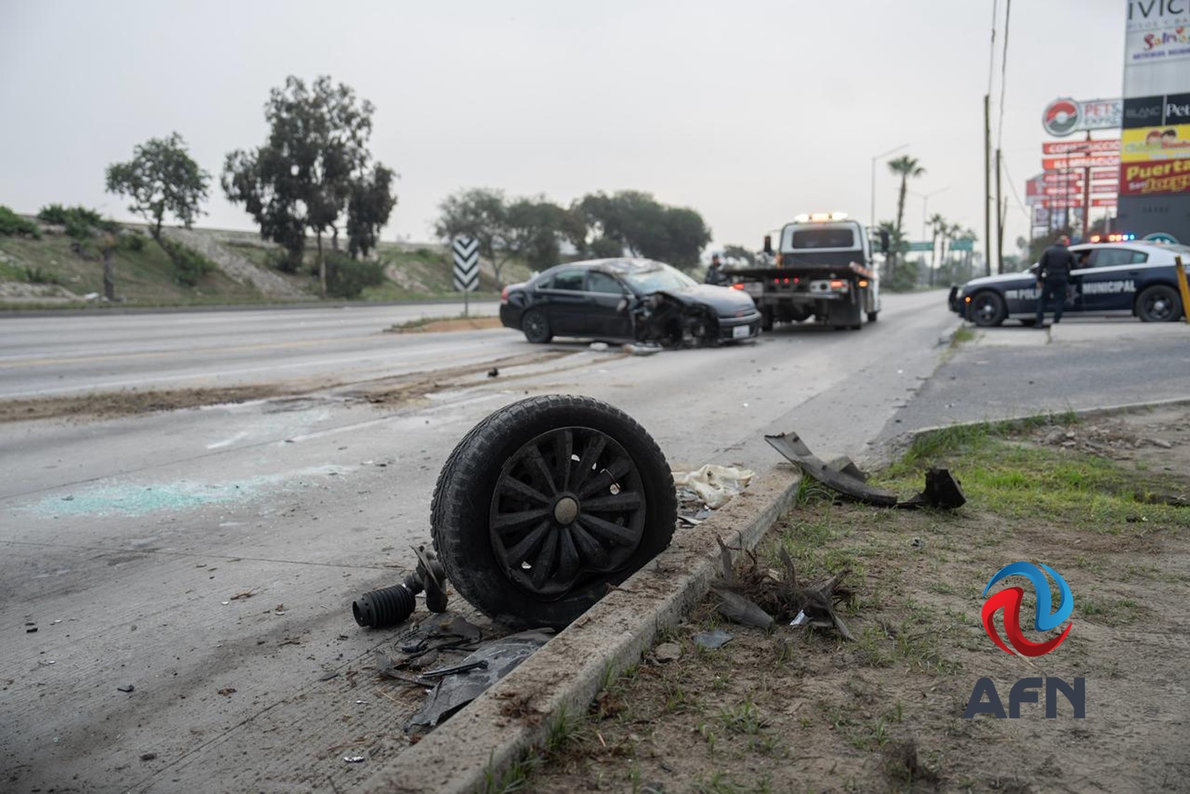 Conductor volcó su vehículo en la vía rápida y se marchó