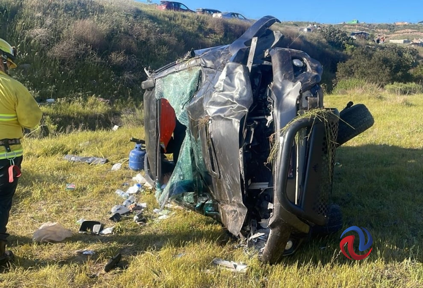 Pareja tecatense sufre volcadura en el Corredor 2000