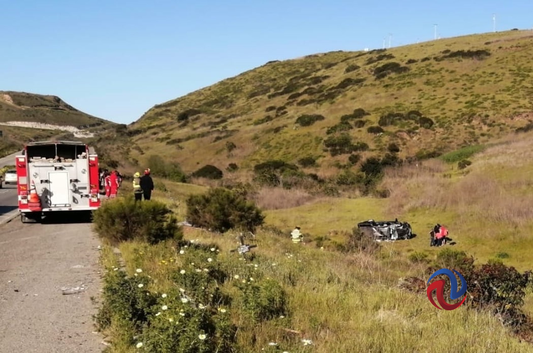 Pareja tecatense sufre volcadura en el Corredor 2000