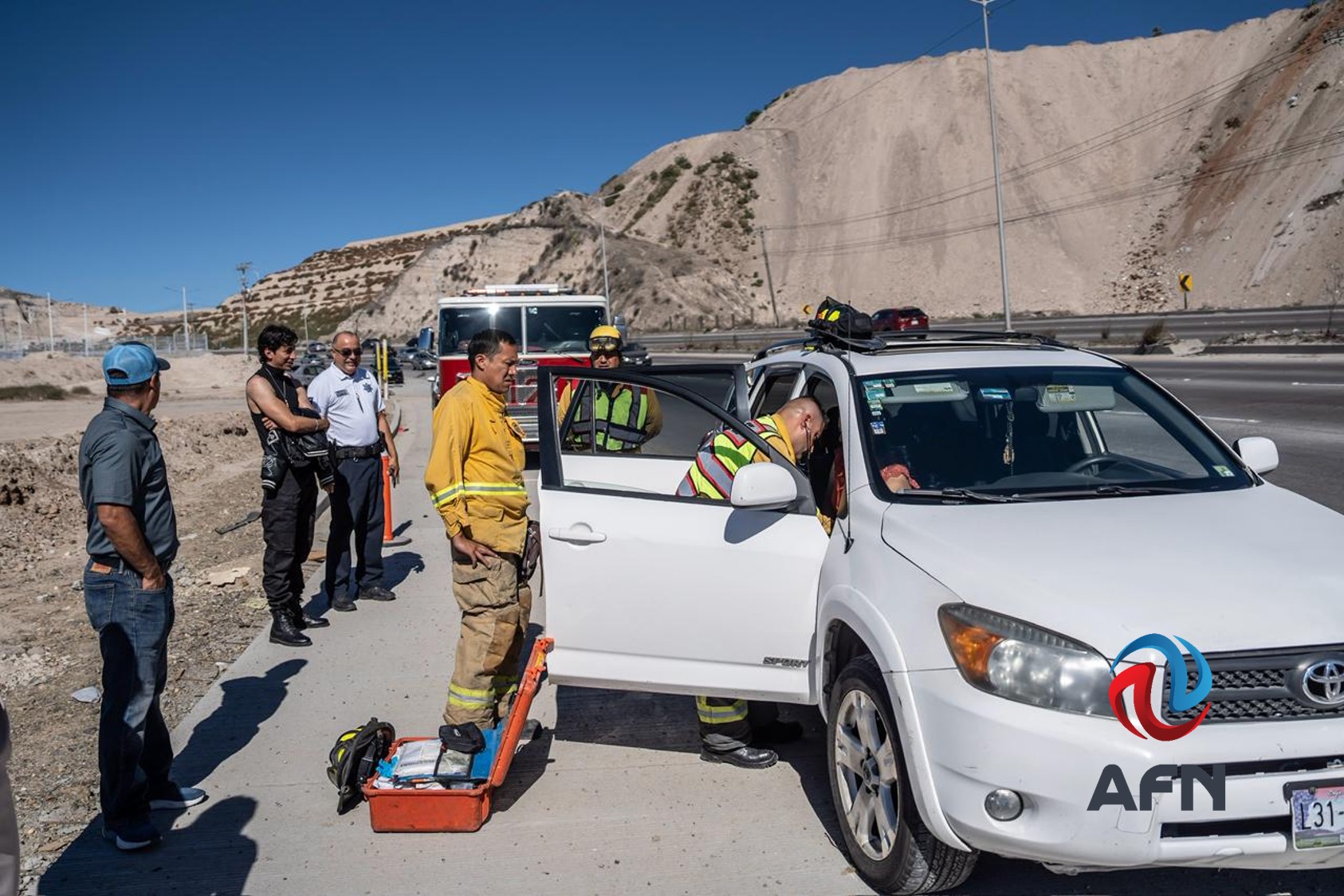 Volcó auto al chocar contra otro vehículo en la carretera libre a Rosarito