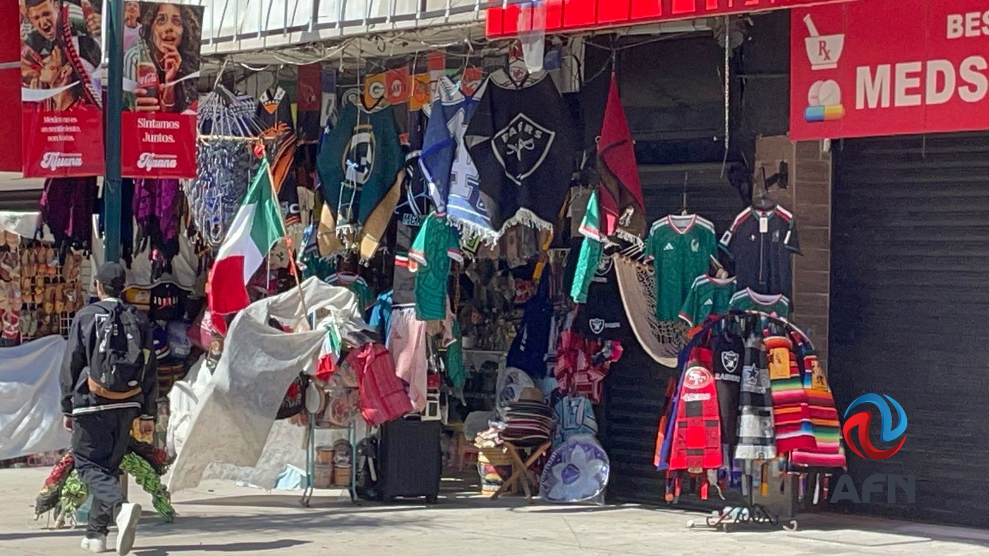 Tijuana se pinta de camisetas verdes, previo al encuentro de la Selección