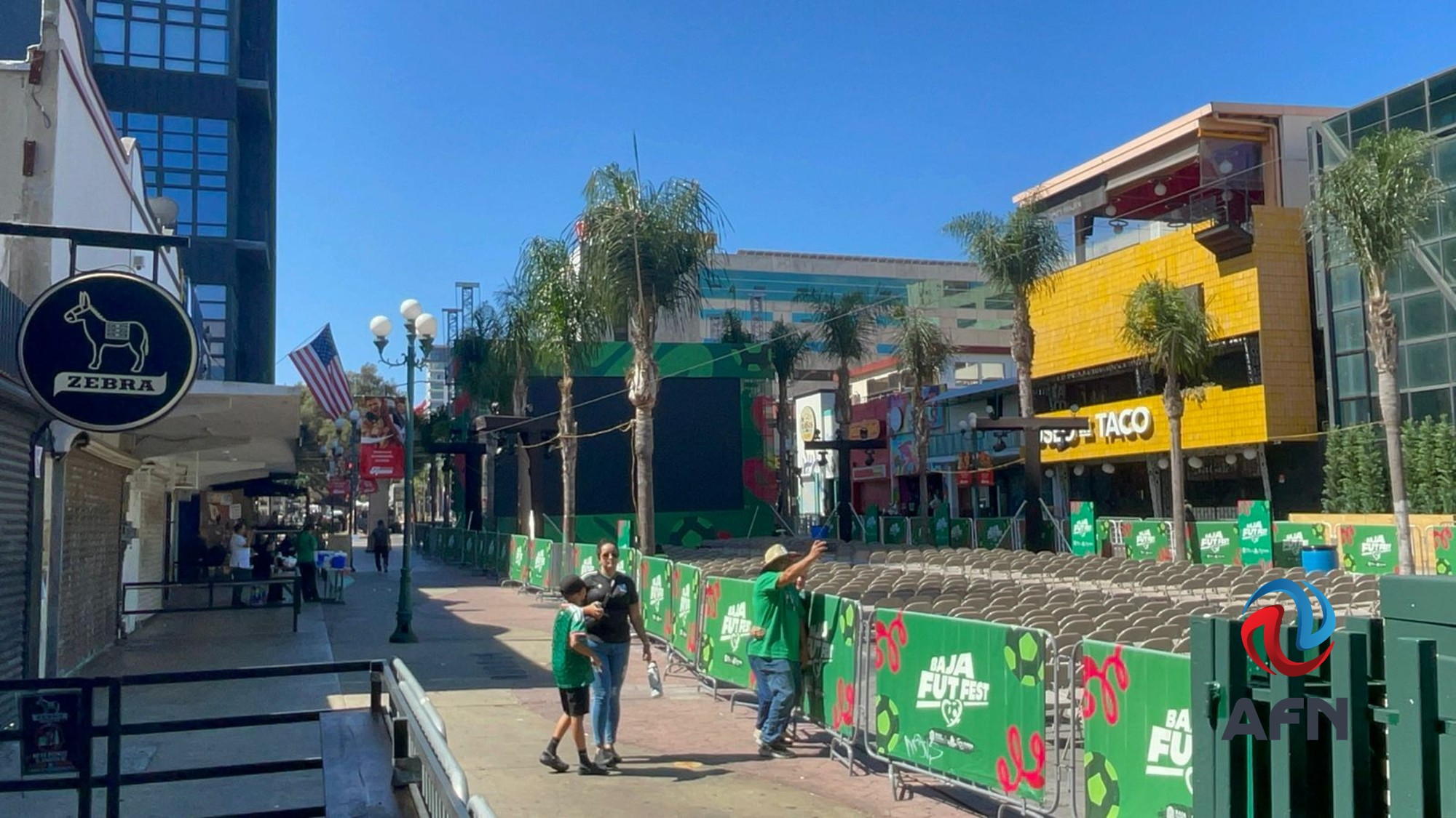 Tijuana se pinta de camisetas verdes, previo al encuentro de la Selección