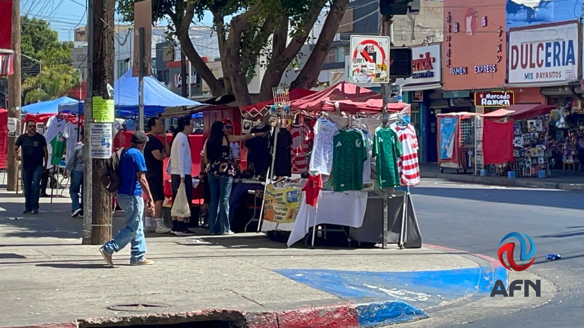 Tijuana se pinta de camisetas verdes, previo al encuentro de la Selección