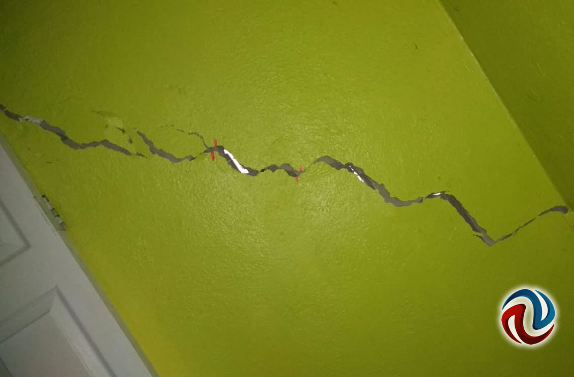 Advierten riesgo de derrumbe en otras cien casas