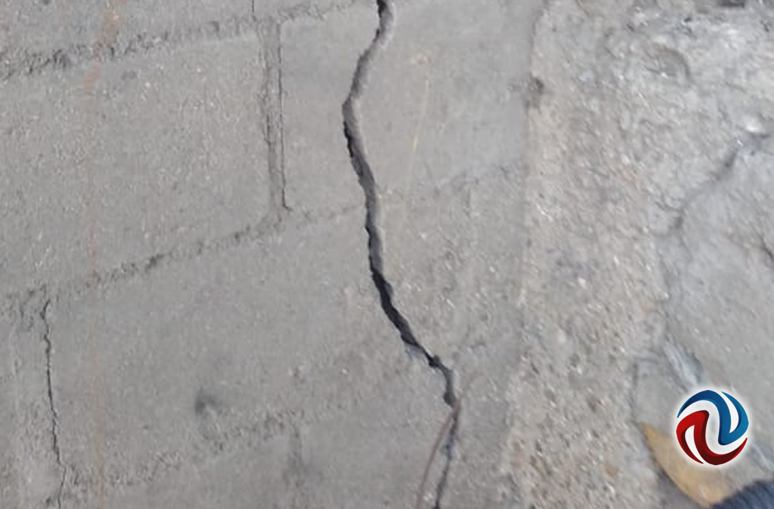 Advierten riesgo de derrumbe en otras cien casas