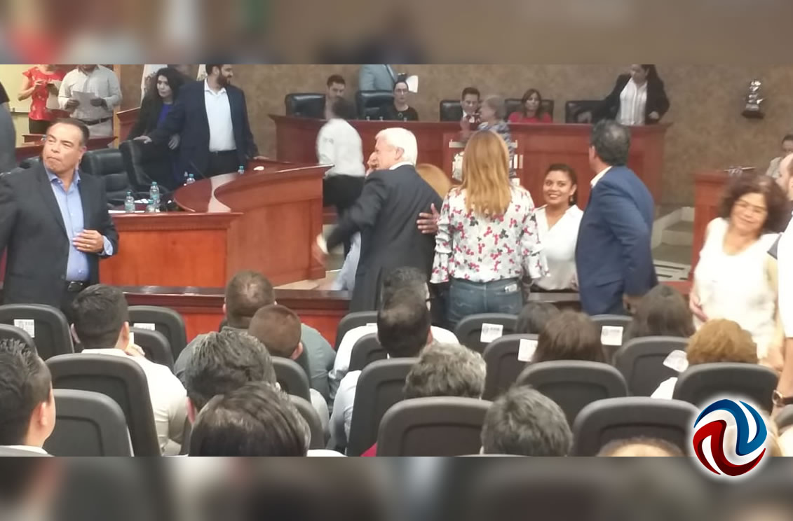 Como artista reciben al electo en el Congreso