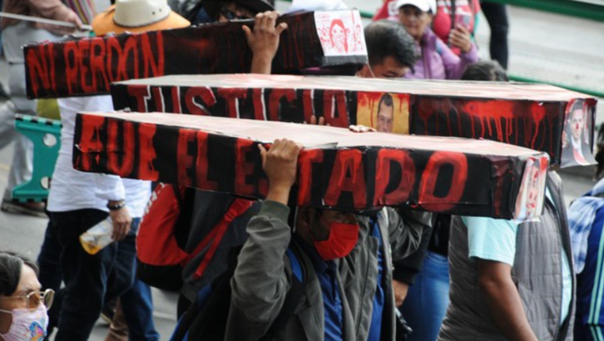 Madre de uno de los 43 estudiantes de Ayotzinapa le exige respuestas a AMLO