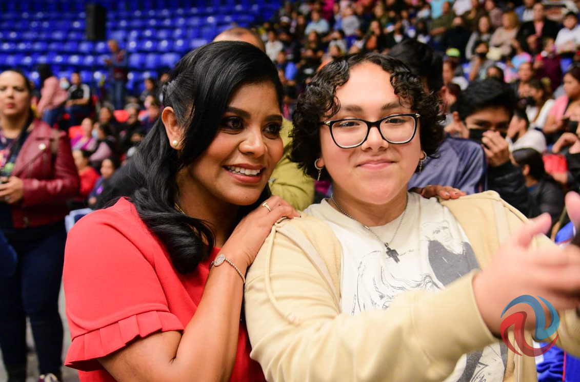 Alumnos de nivel básico, medio y superior recibieron estímulos económicos