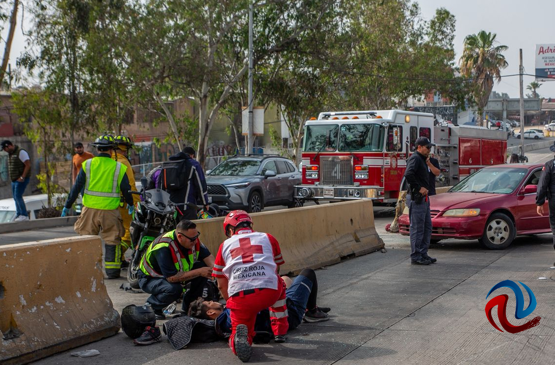 Lesionados dos motociclistas tras choque en garita de Otay