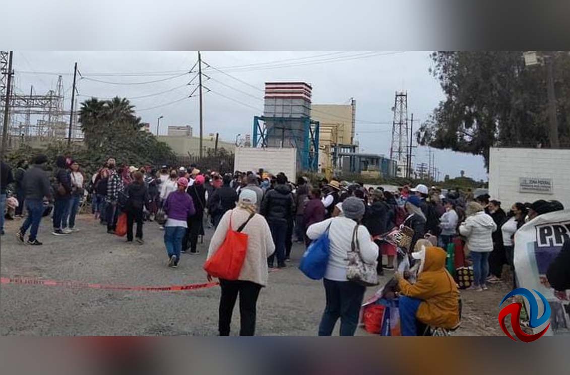 Residentes del Maclovio Rojas bloquean planta de Pemex en Rosarito