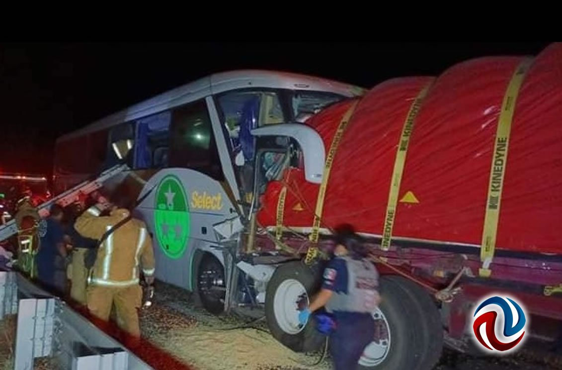 Camión que salió de Tijuana a la CDMX se accidentó en Nayarit; hay 3 muertos