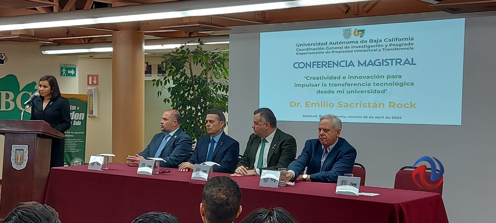 Llevan charla a alumnos de la UABC sobre creatividad e innovación