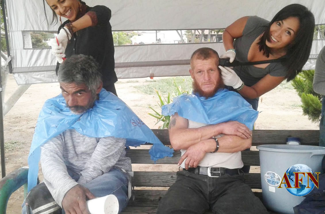 Brindan cena a indigentes