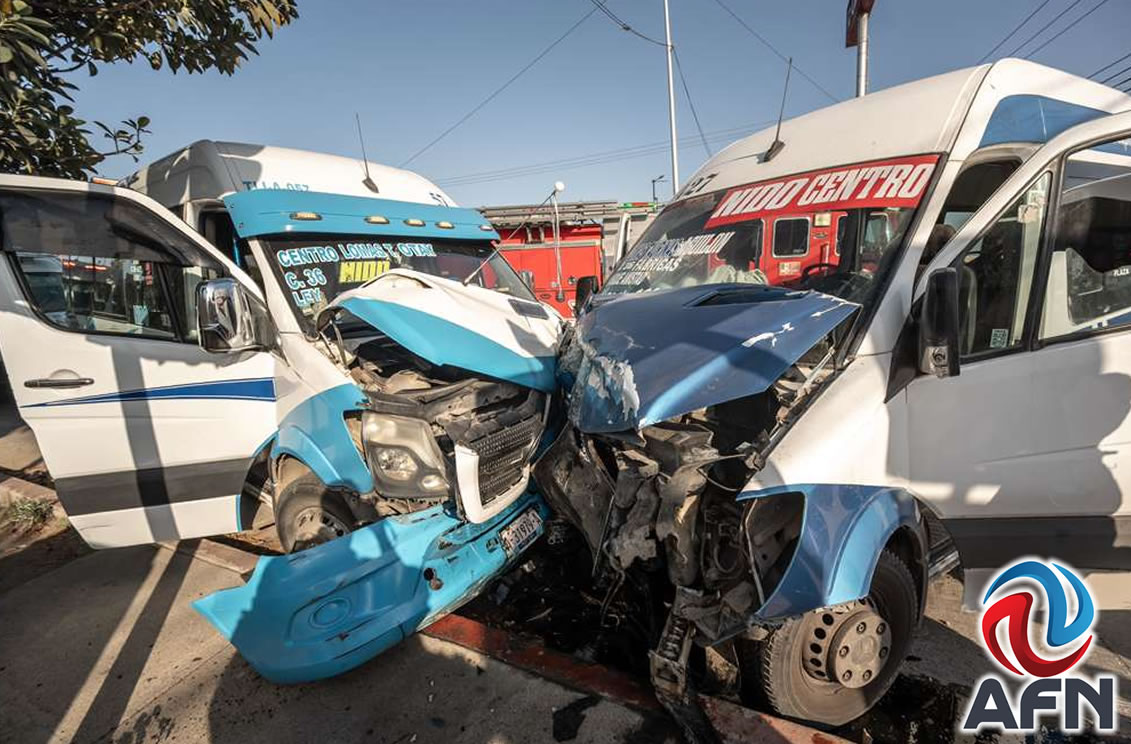 Hubo ocho lesionados en choque de camioneta y dos transportes públicos