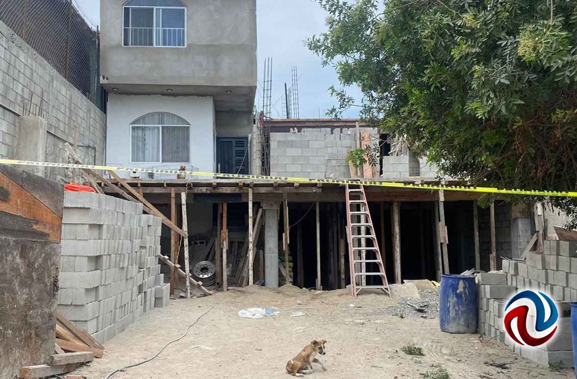 Muere trabajador al caer del segundo piso de una construcción