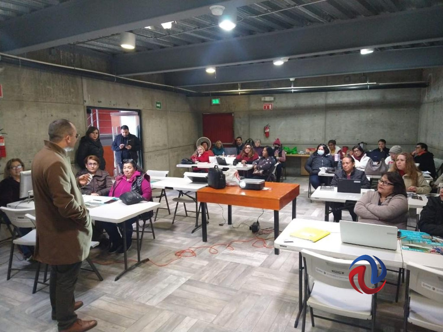 Capacitan sobre herramientas de internet a personal bibliotecario