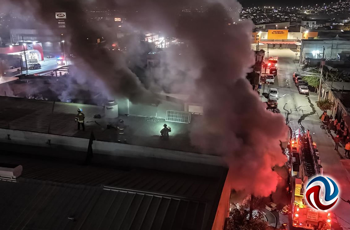 Incendio consume bodega y un taller en la colonia Jardín Dorado