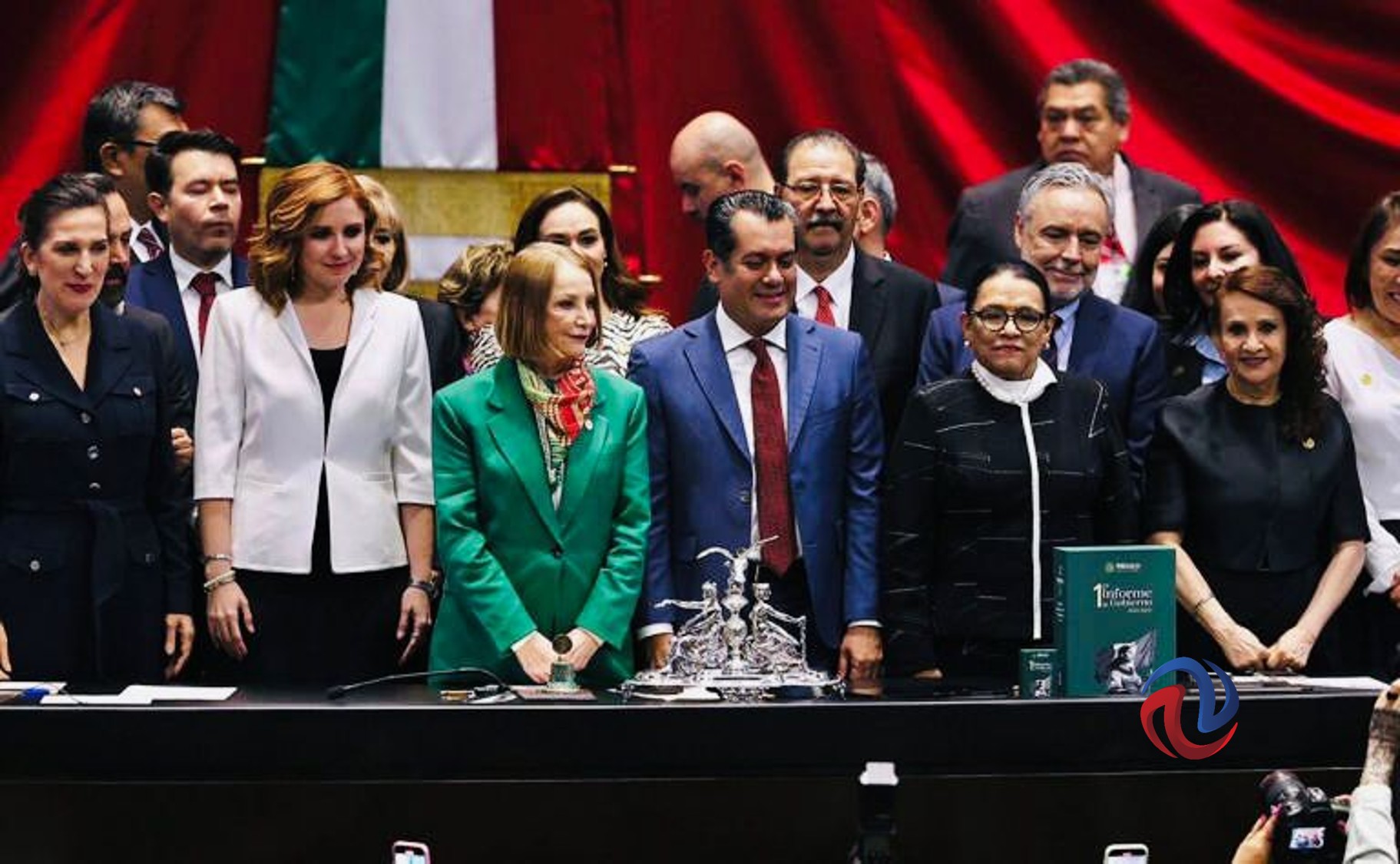 Entregan por escrito el primer informe de gobierno en la Cámara de ...