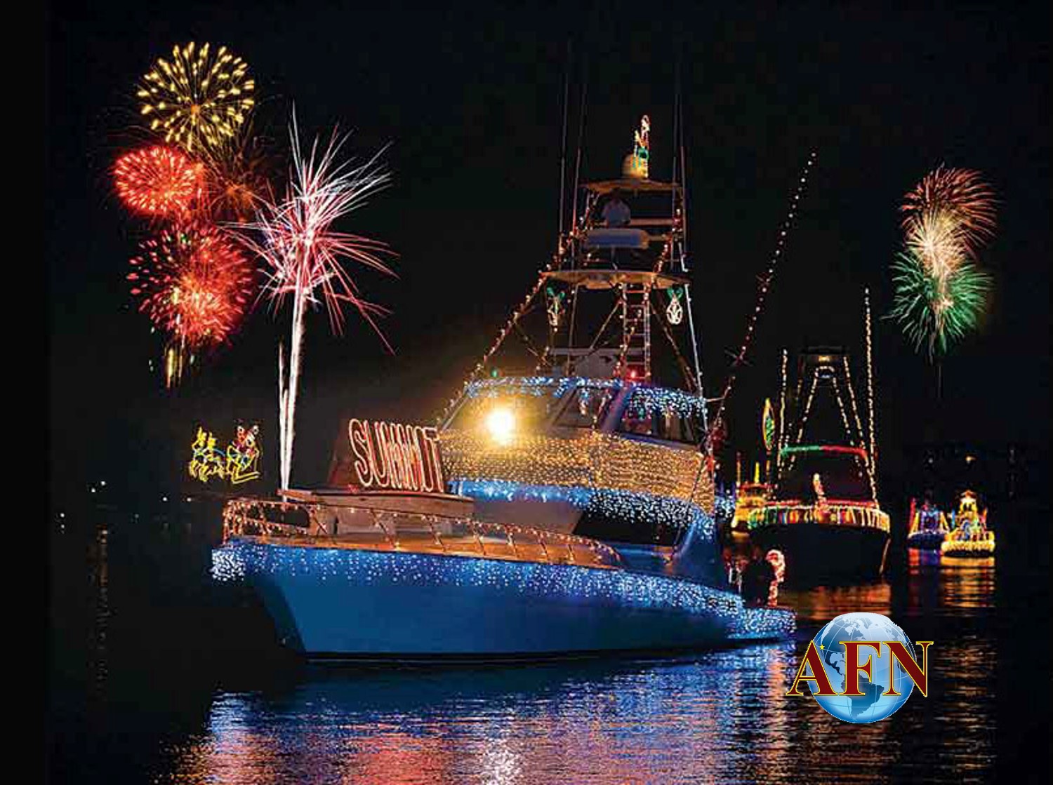 Disfrutan del desfile de luces y verbena familiar