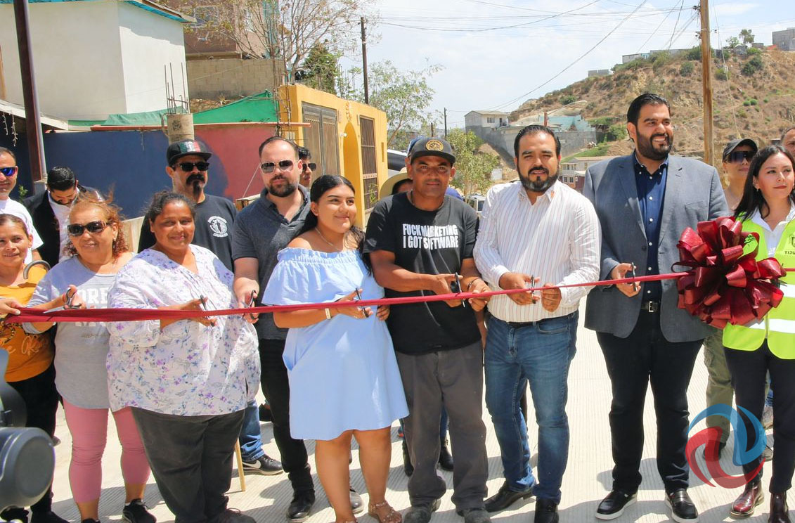 Entregaron obra de pavimentación a residentes de Ampliación San Ángel