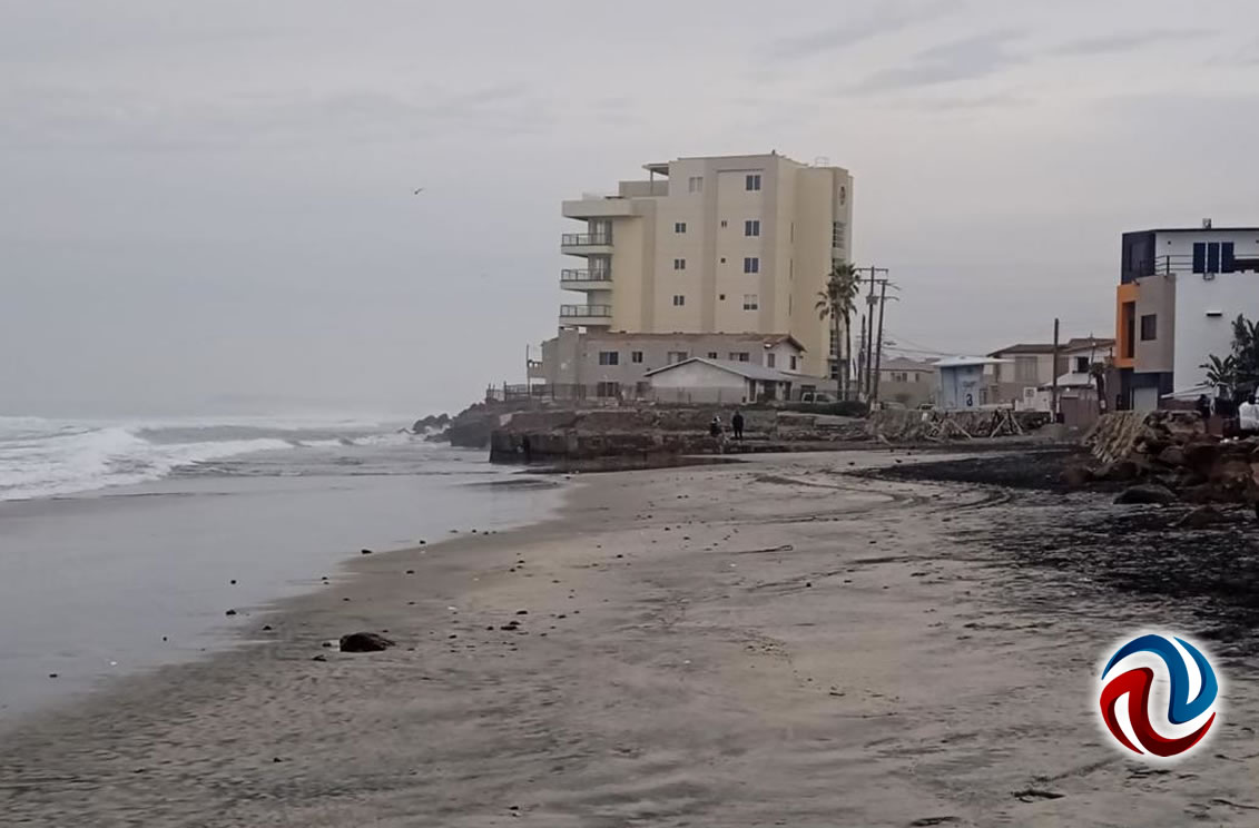 Persisten vigilancia y prevención de riesgos por la marea alta en Rosarito