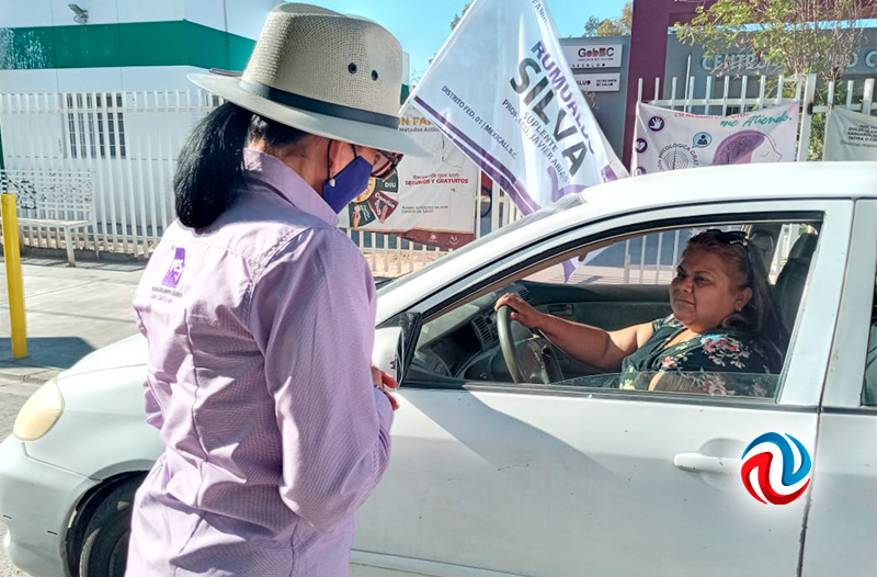 Elvira Luna recorre colonias del Distrito I