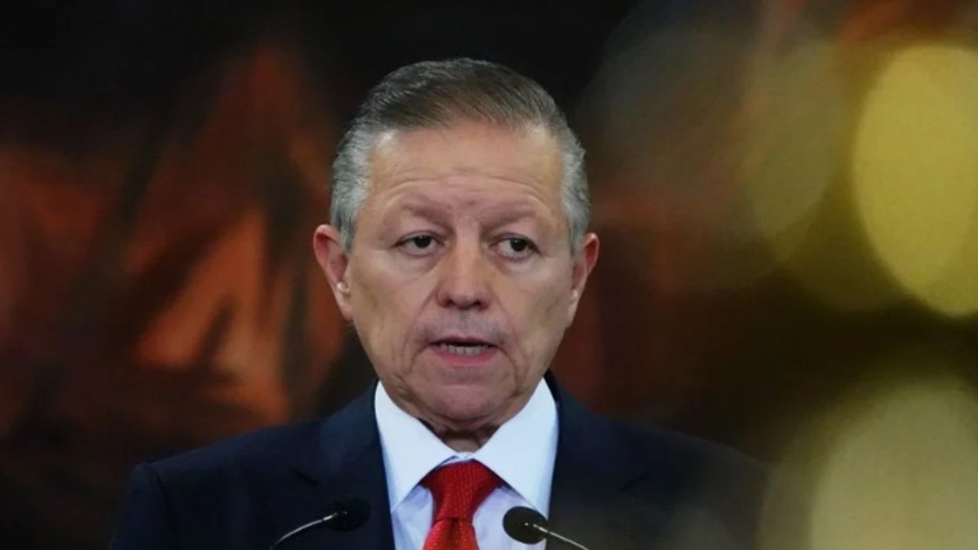 Renuncia de Zaldívar, aprobada en comisiones del Senado