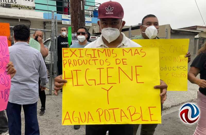 Protestan familiares de internos en el penal de La Mesa; exigen medidas ...
